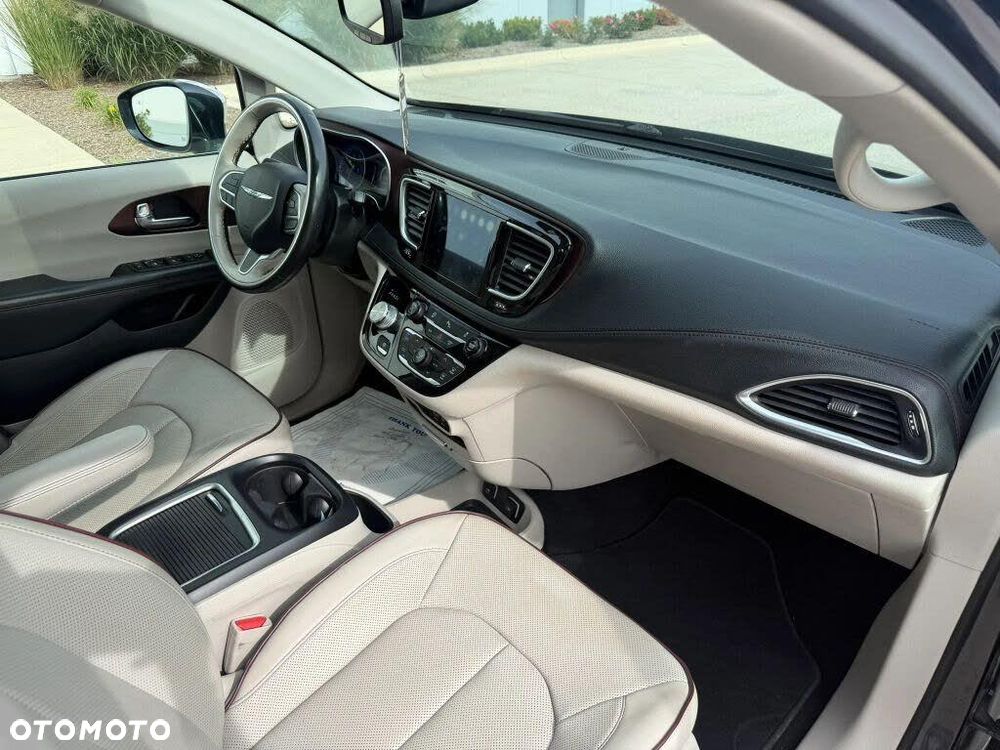 Chrysler Pacifica - 16