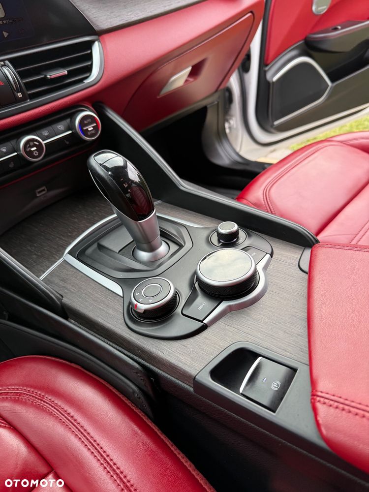 Alfa Romeo Giulia 2.0 Turbo Veloce Q4 - 36