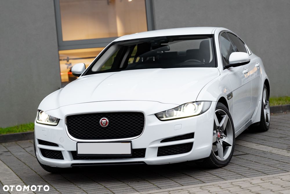 Jaguar XE - 4