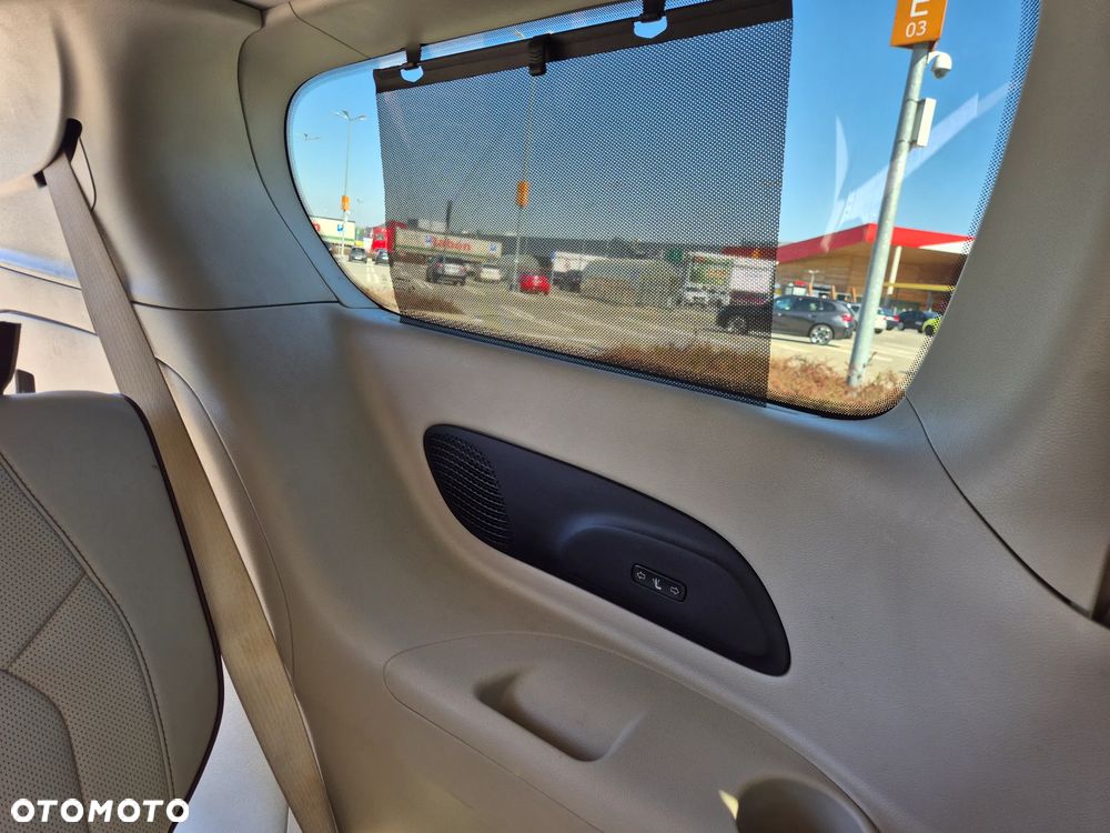 Chrysler Pacifica - 17