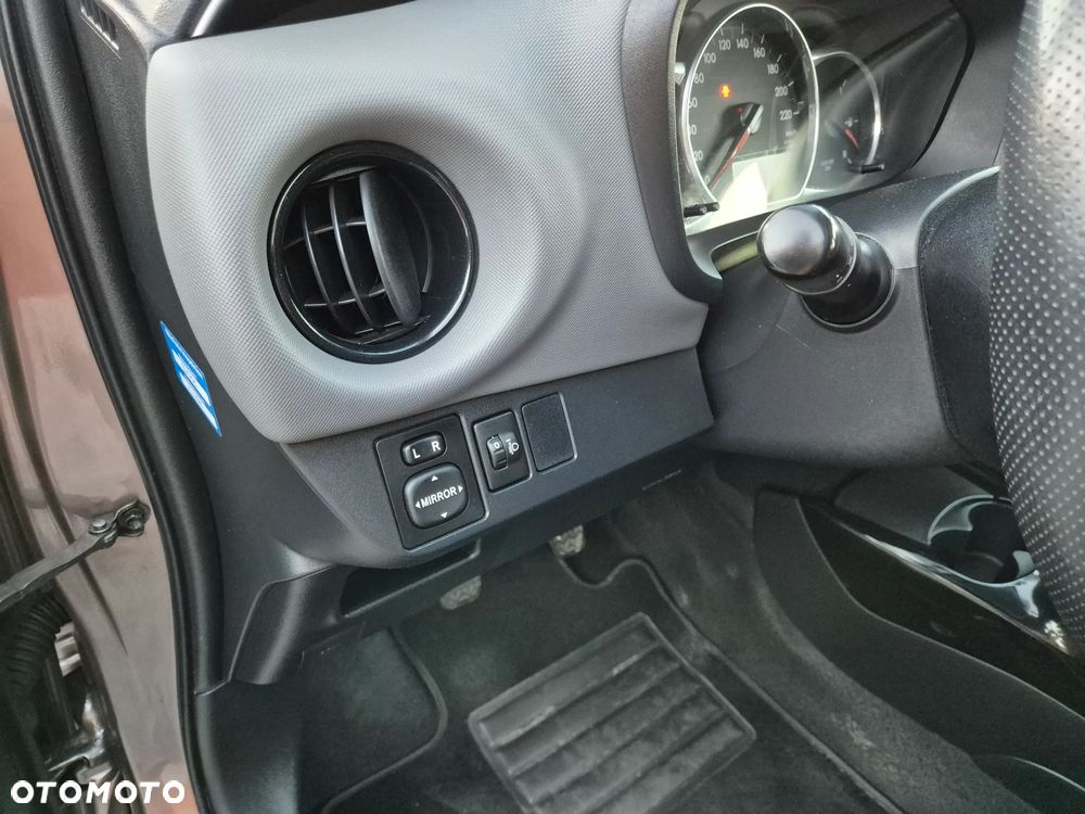 Toyota Yaris 1.33 VVT-i Lounge - 33
