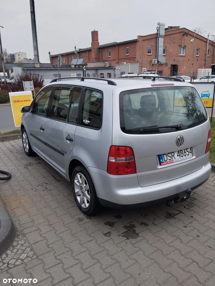 Volkswagen Touran 1.6 FSI Trendline - 4