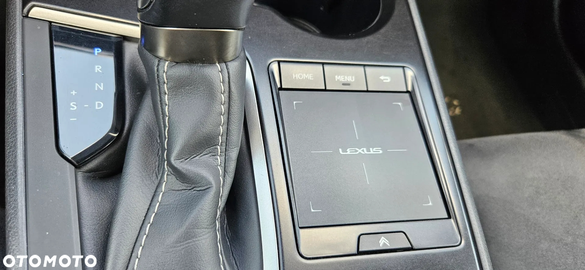 Lexus UX 250h - 37