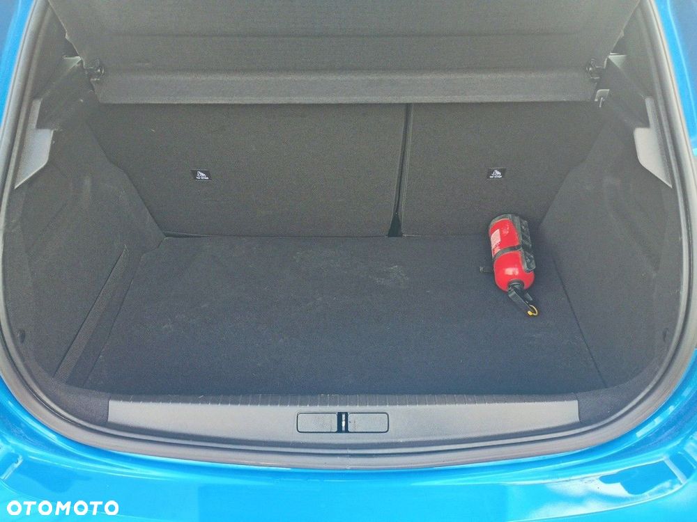 Peugeot 208 - 8
