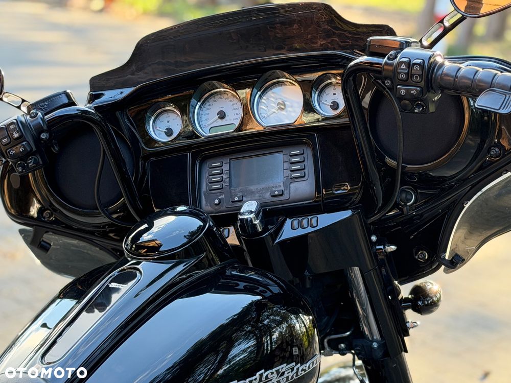 Harley-Davidson Touring Street Glide - 11