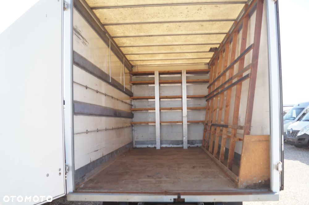 Mercedes-Benz Sprinter - 12