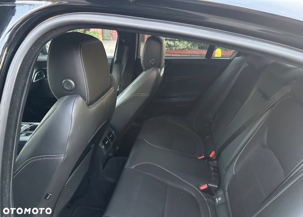 Jaguar XE 2.0 D R-Sport - 24