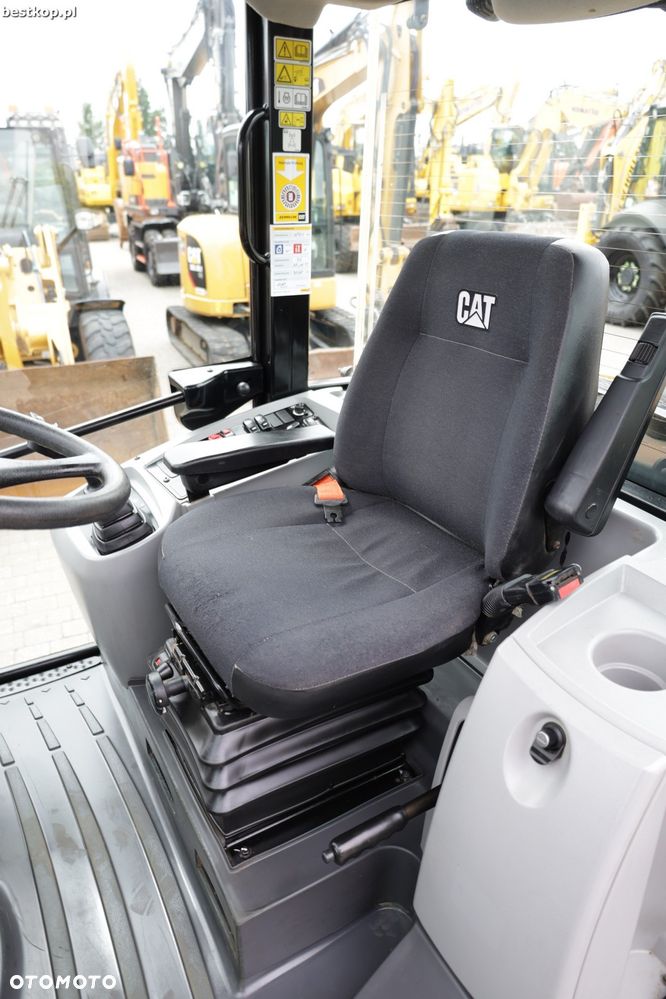 Caterpillar CAT 906M - 30