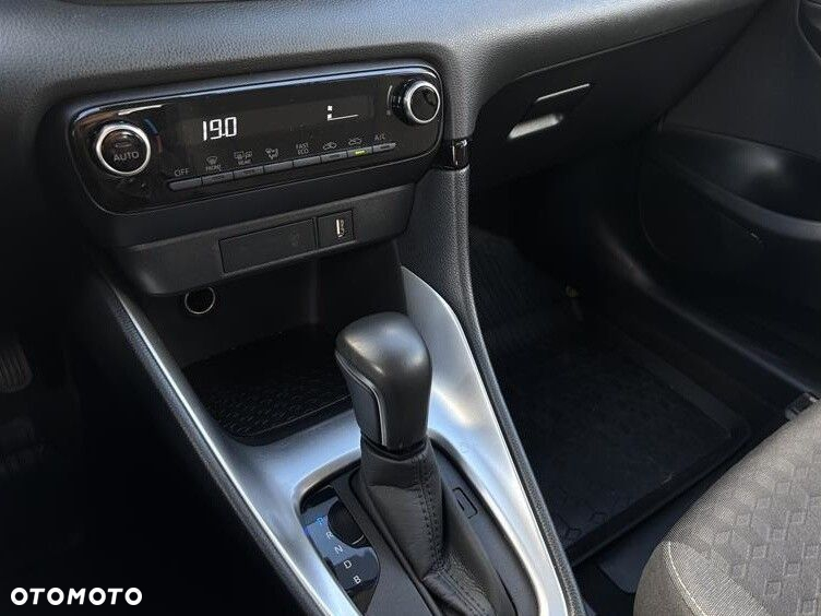 Toyota Yaris - 12