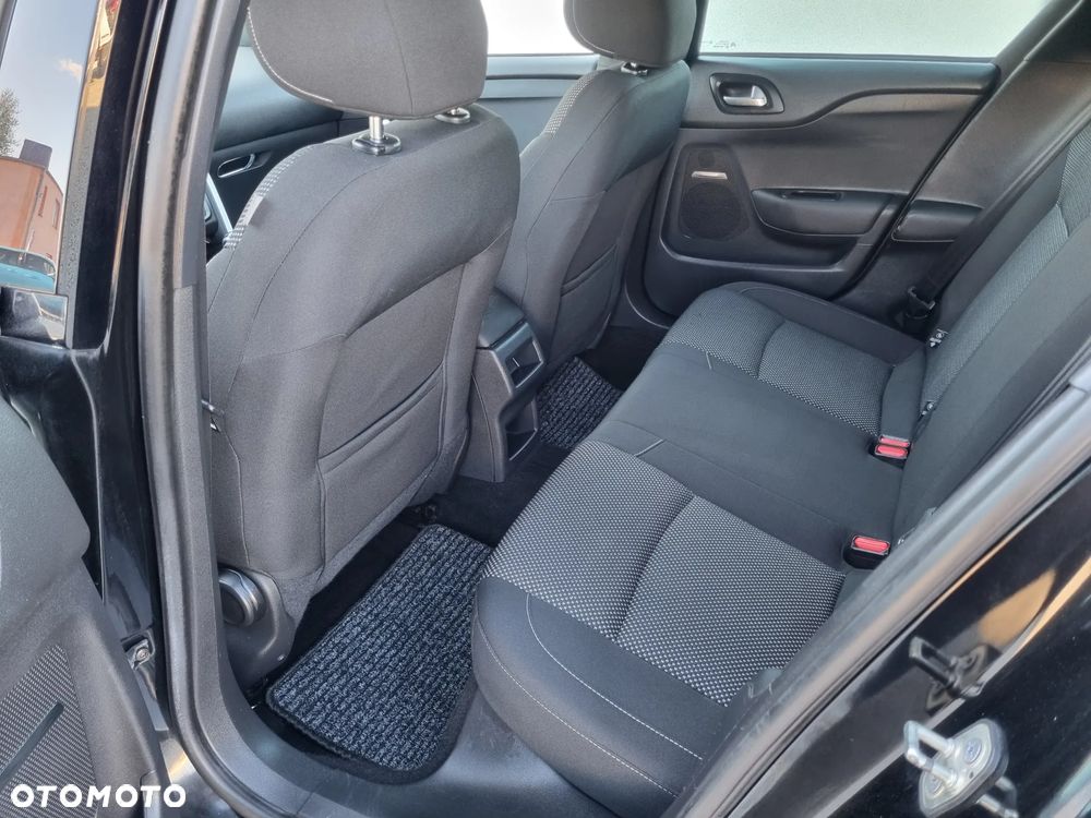 Citroën DS4 e-HDi 110 SoChic - 11