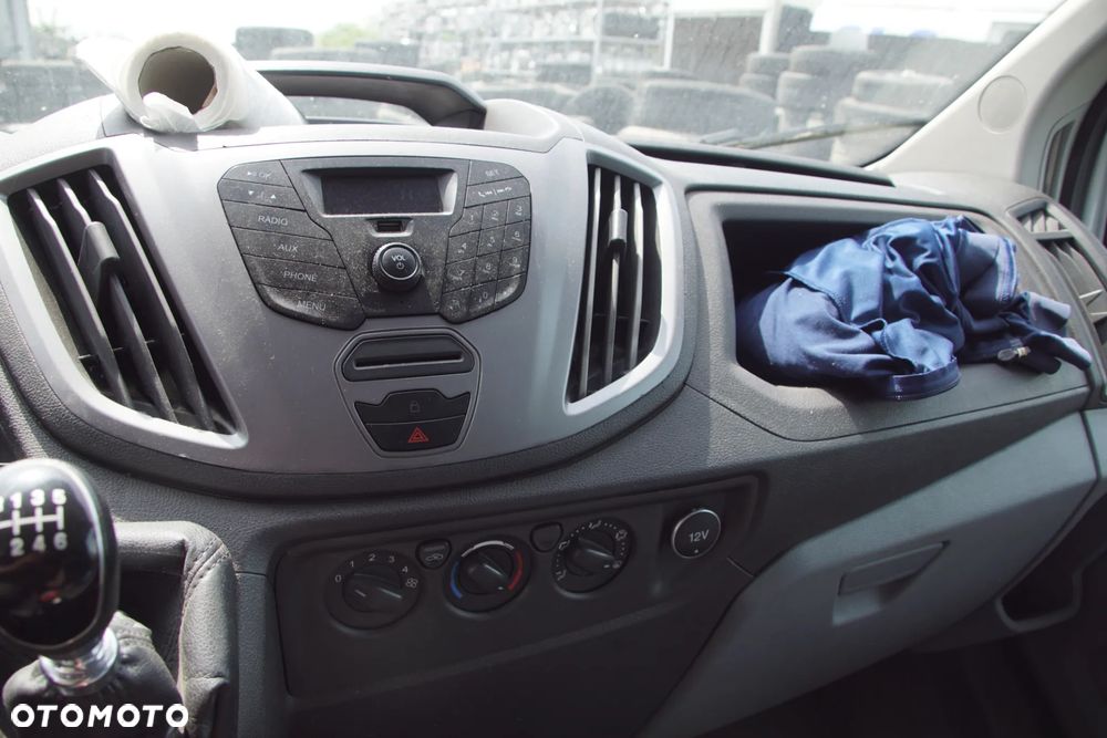 Auto na części - Ford Transit MK8 2.0 TDCI 105 KM YLF6 VMT6 7VTA 2018R Silnik Skrzynia Drzwi Maska Błotnik Zderzak Lampa Lusterko Klamka Szyba Deska Kokpit Sterownik Moduł Czujnik Licznik Panel Kierownica - 11