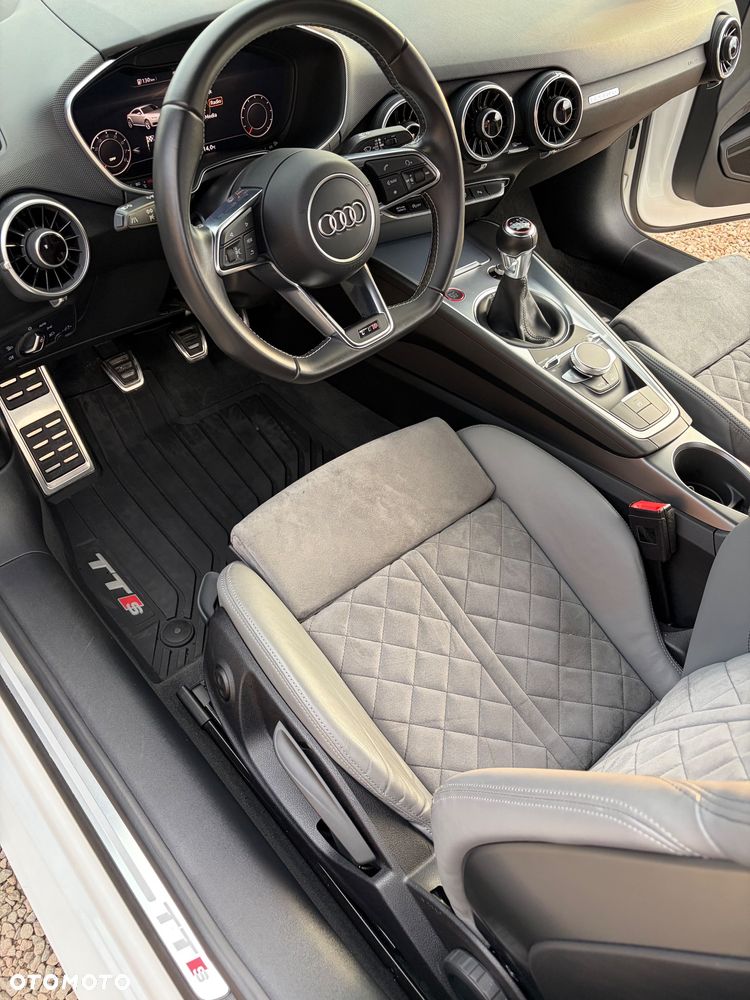 Audi TT S Coupé - 13