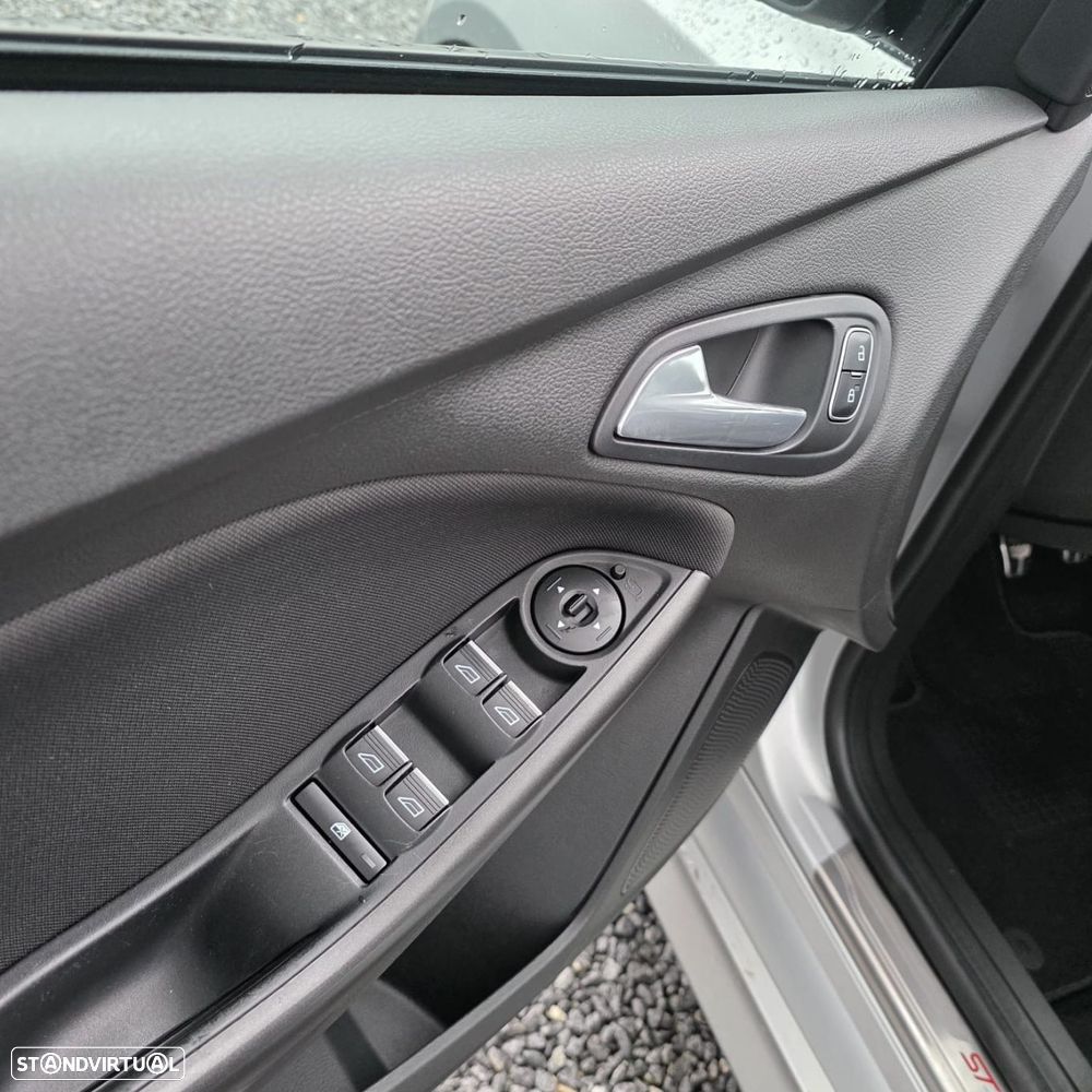 Ford Focus 1.0 EcoBoost ST-Line - 17