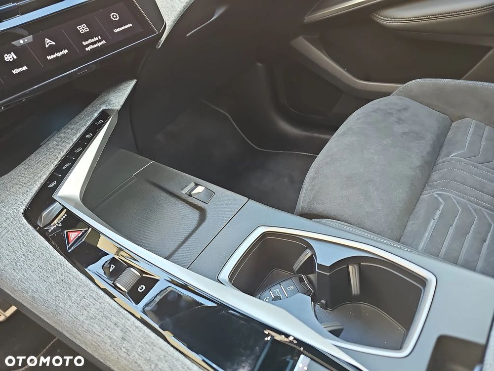 Peugeot 3008 1.2 PureTech mHEV GT S&S e-DCS6 - 17