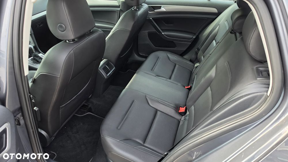 Volkswagen Golf - 11