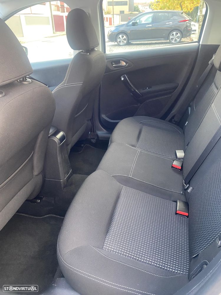 Peugeot 208 PureTech 82 Start & Stop Allure - 15