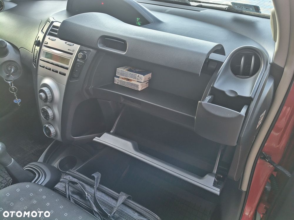 Toyota Yaris 1.0 VVT-i Team - 19