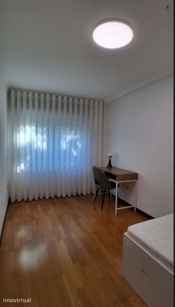 Quarto - localizado em Paranhos Porto - Grande imagem: 3/15