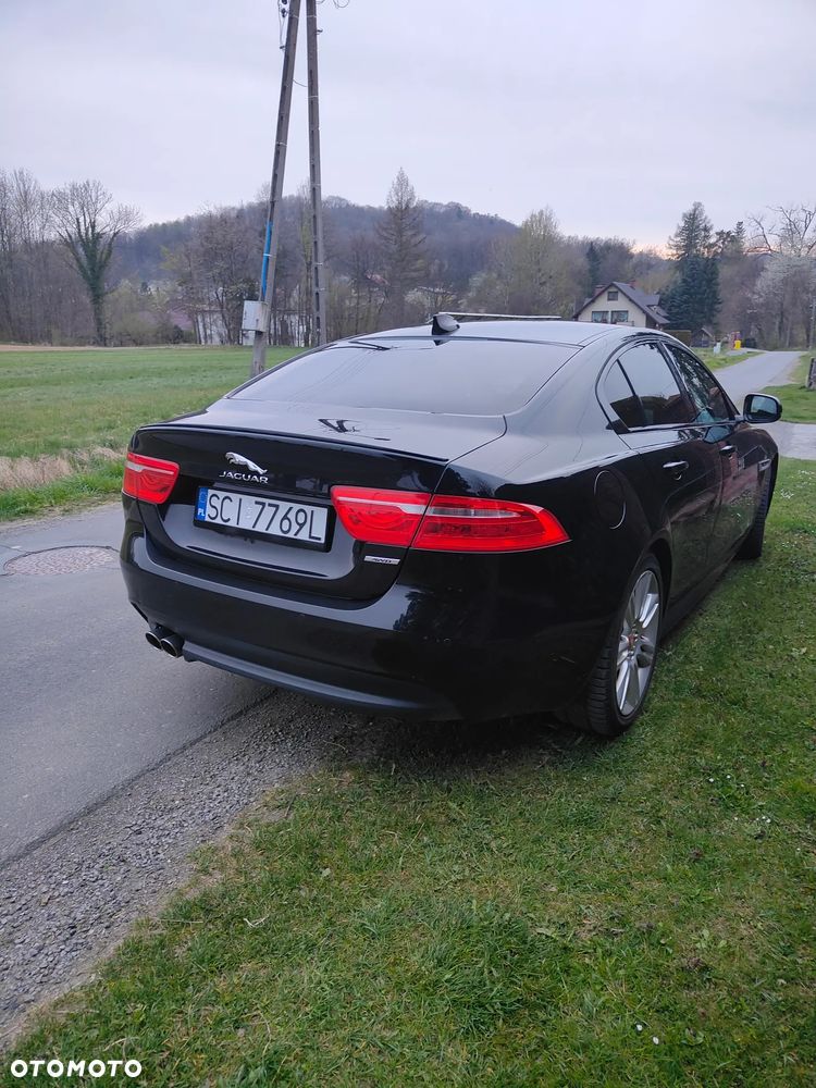 Jaguar XE 2.0 D AWD R-Sport - 2