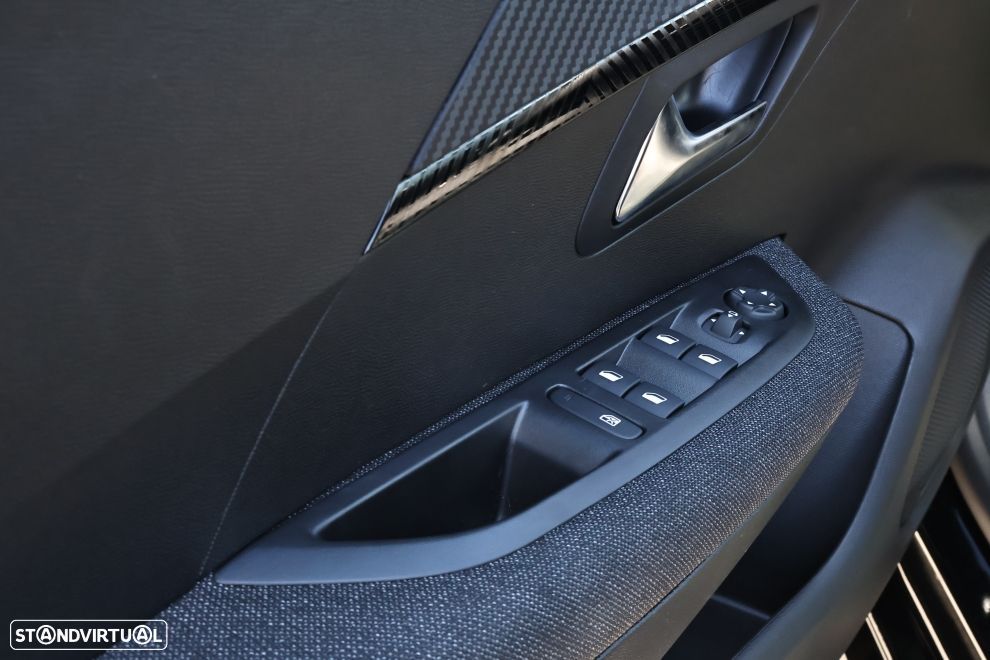 Peugeot 208 - 15