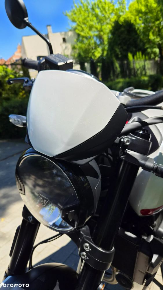 Triumph Trident - 9