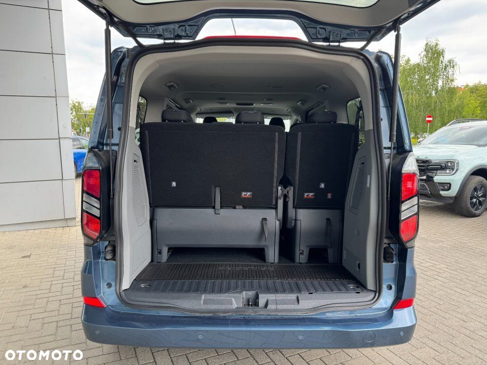 Ford Tourneo Custom - 12
