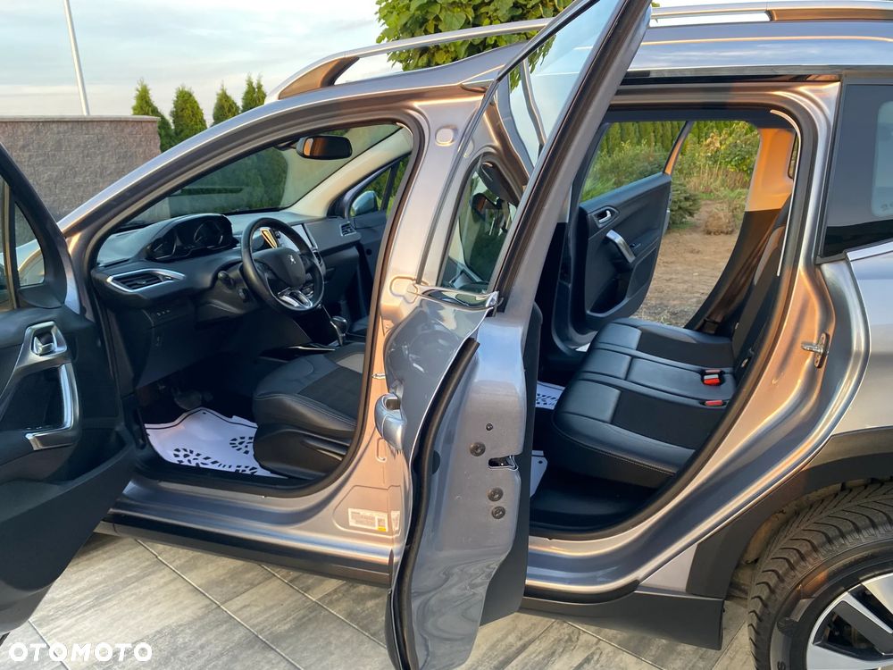 Peugeot 2008 1.2 Pure Tech Allure S&S EAT6 - 29