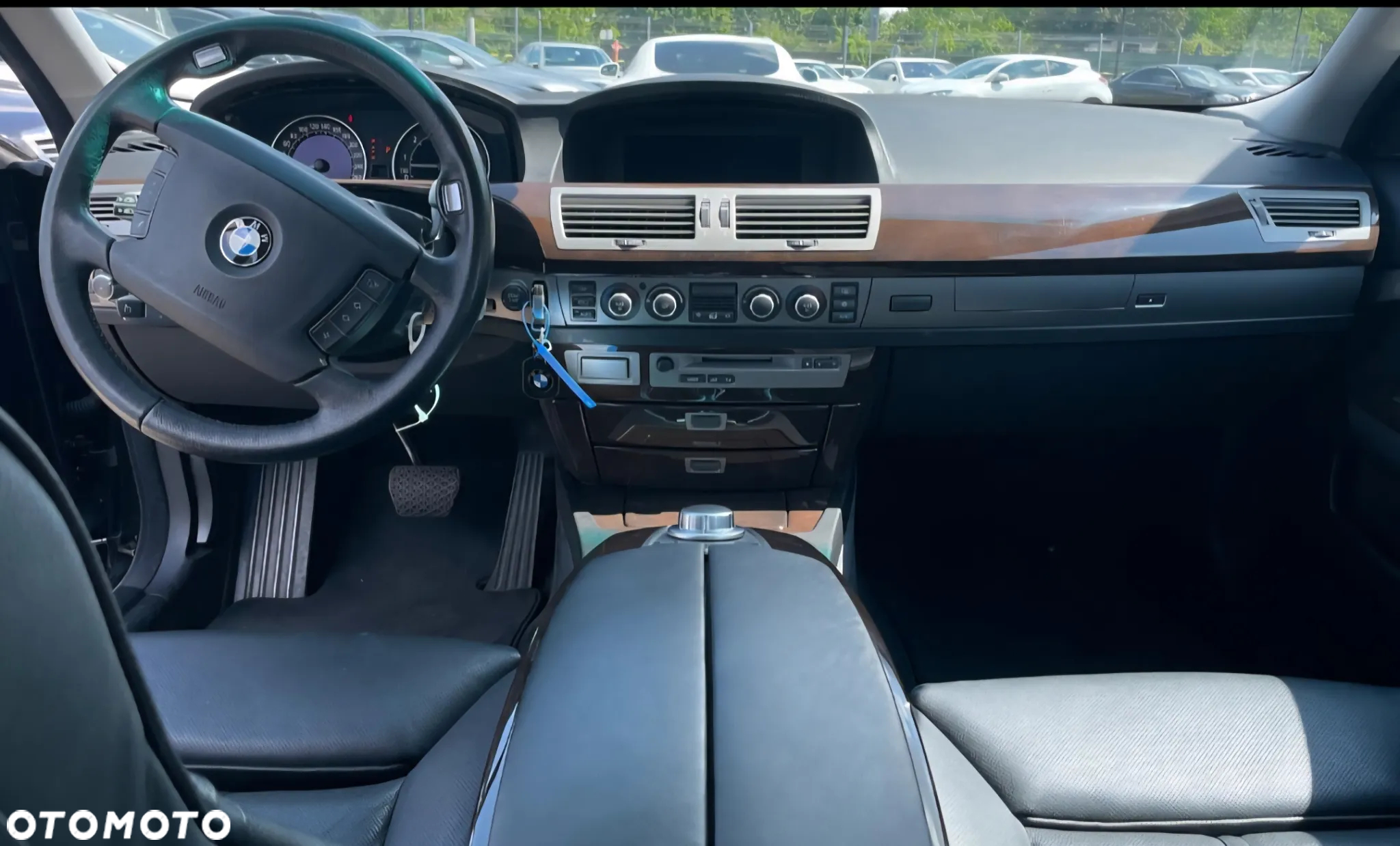 BMW Seria 7 750i - 10