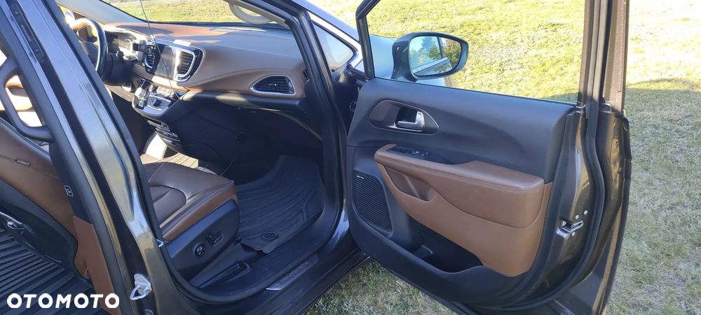 Chrysler Pacifica - 6