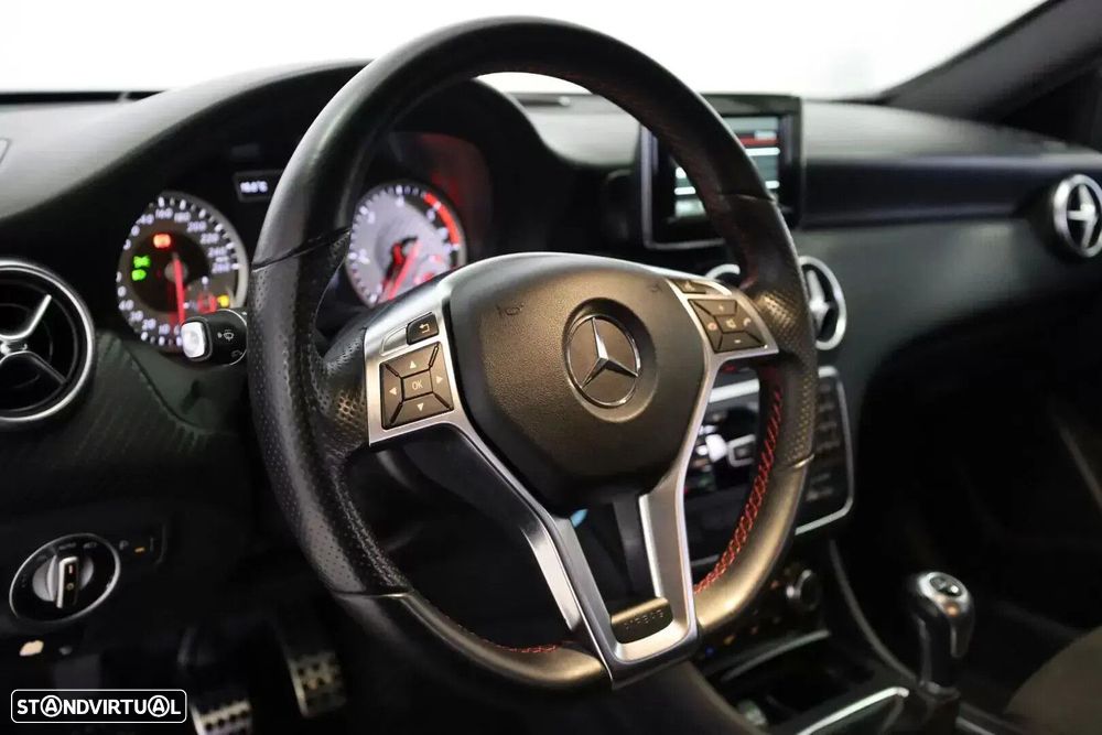 Mercedes-Benz A 200 d AMG Line - 22