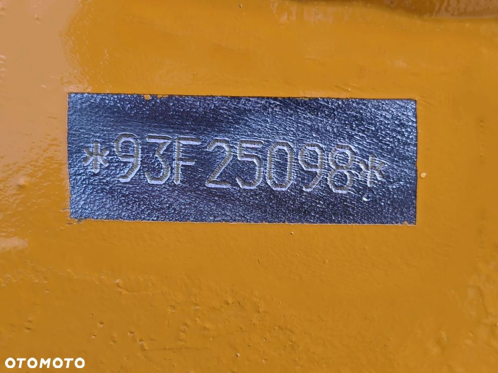 Komatsu WB93R-2 - 13