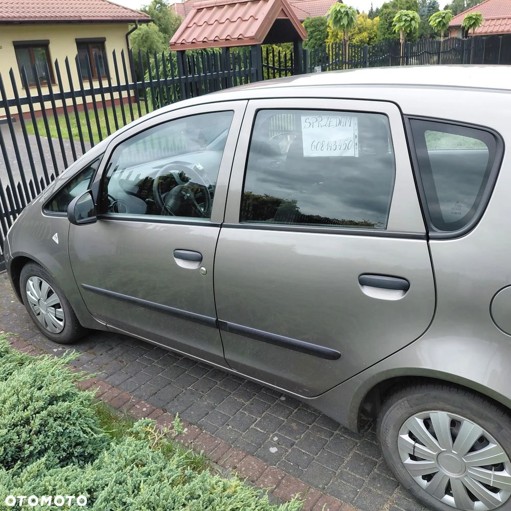 Mitsubishi Colt - 2