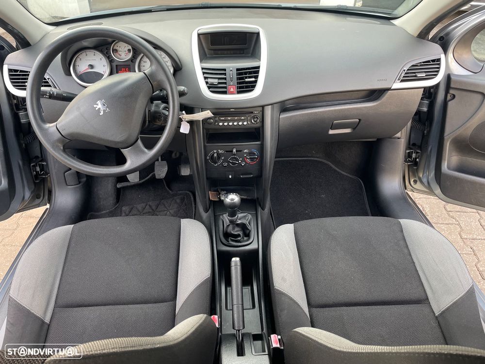 Peugeot 207 1.4 16V Trendy - 29