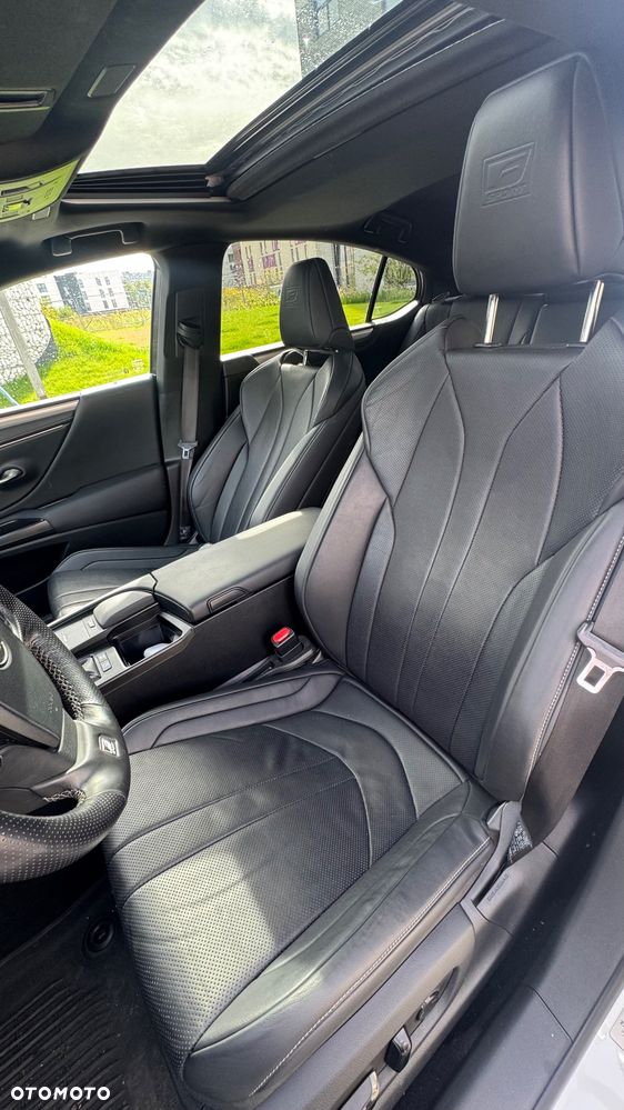 Lexus ES - 7
