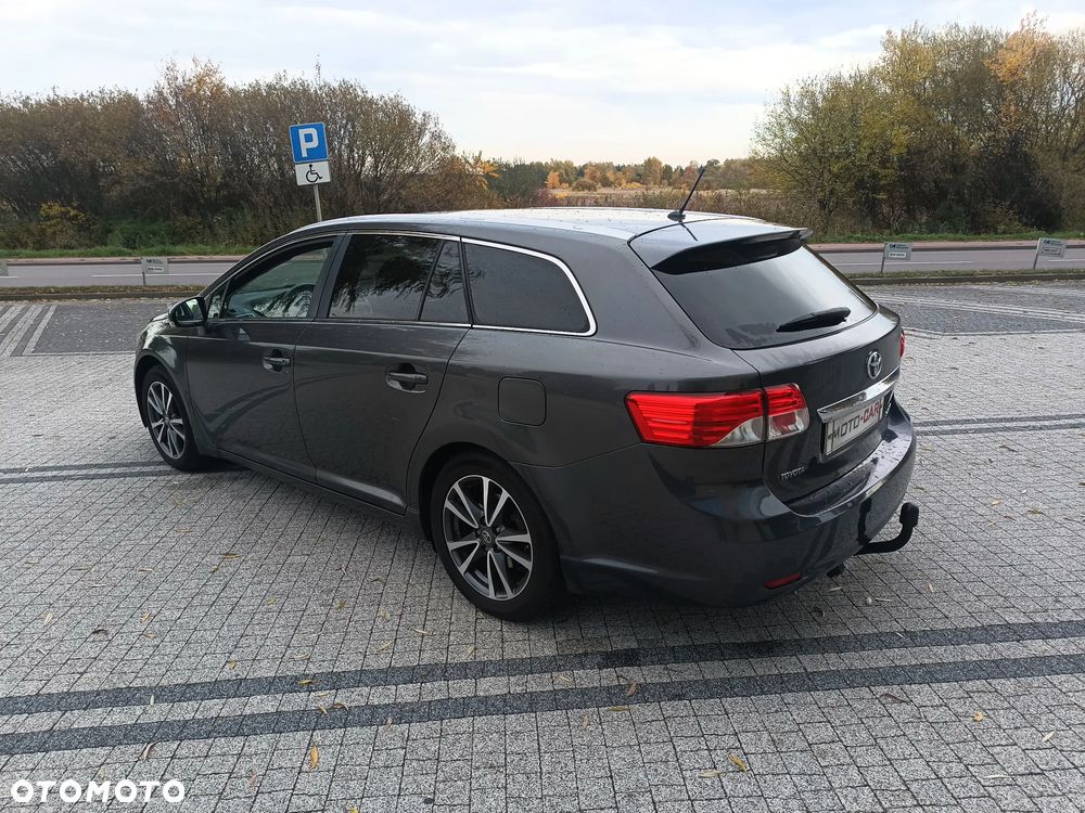 Toyota Avensis 2013 photo 4