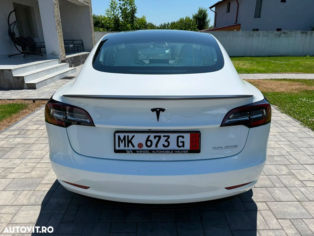 Tesla Model 3 - 4