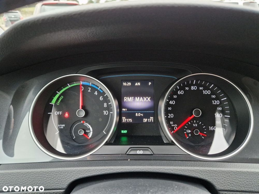 Volkswagen Golf e-Golf - 11