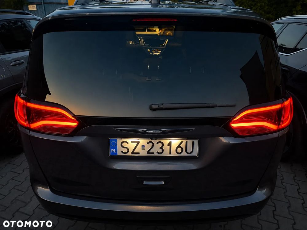 Chrysler Pacifica - 33
