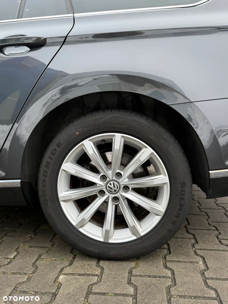 Volkswagen Passat Variant 2.0 TDI SCR DSG Highline - 18