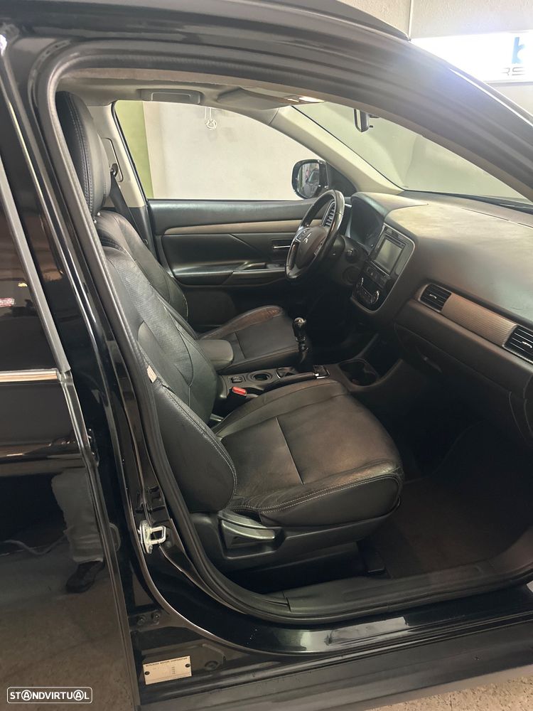Mitsubishi Outlander 2.2 DI-D Instyle Navi Black Edition - 18