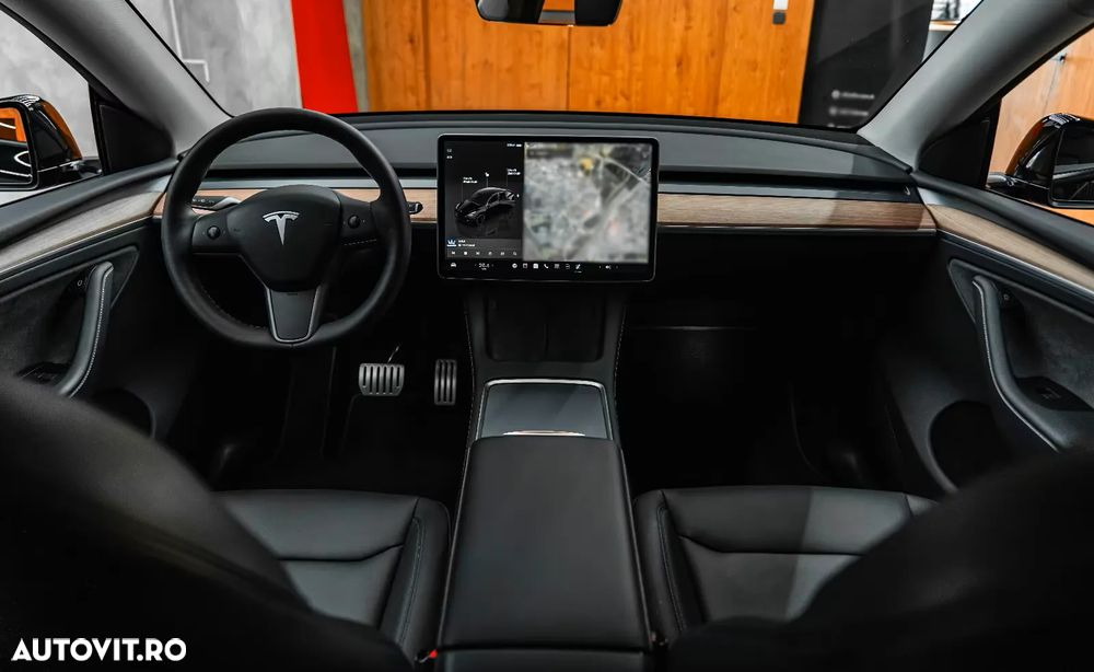 Tesla Model Y - 3