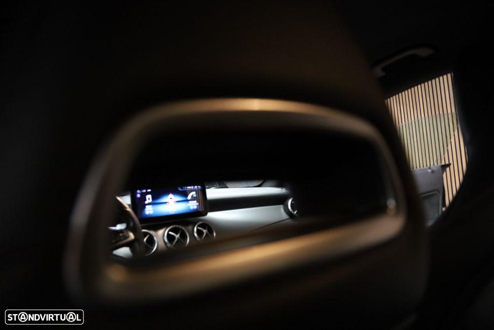 Mercedes-Benz CLA 180 CDI AMG Line - 23