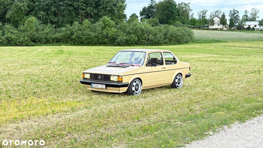 Volkswagen Jetta - 4