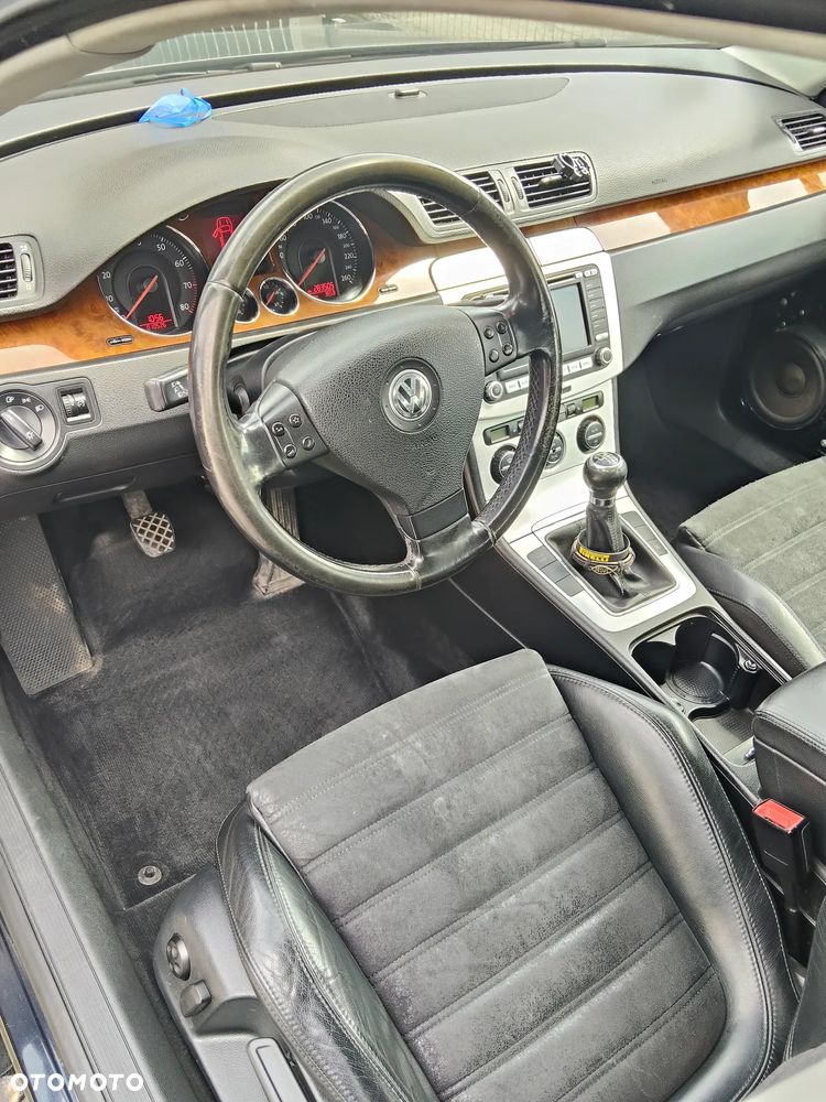 Volkswagen Passat - 11