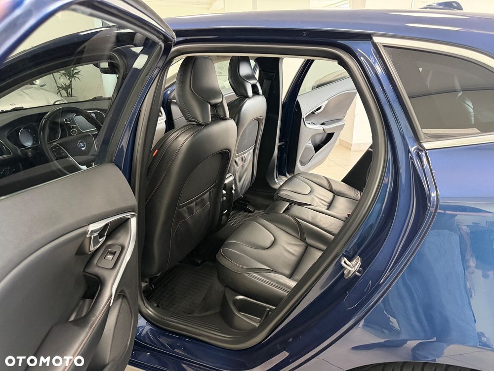 Volvo V40 D4 Drive-E Ocean Race - 25