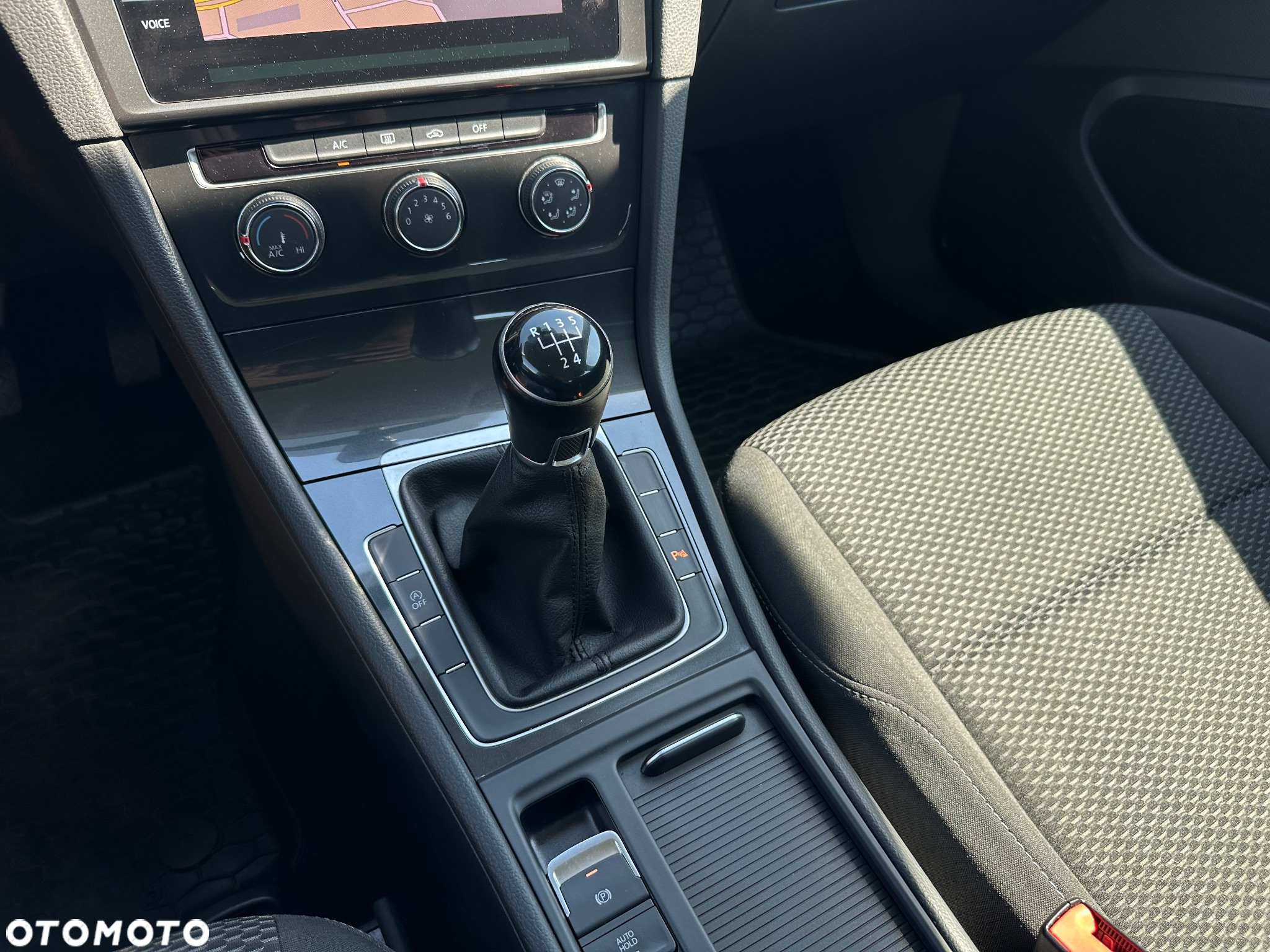 Volkswagen Golf VII 1.6 TDI BMT Comfortline - 14