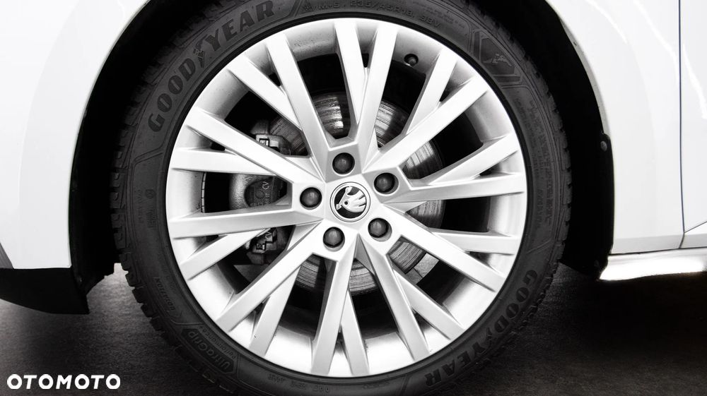 Skoda Superb 2.0 TDI SCR 4x4 Style DSG - 11