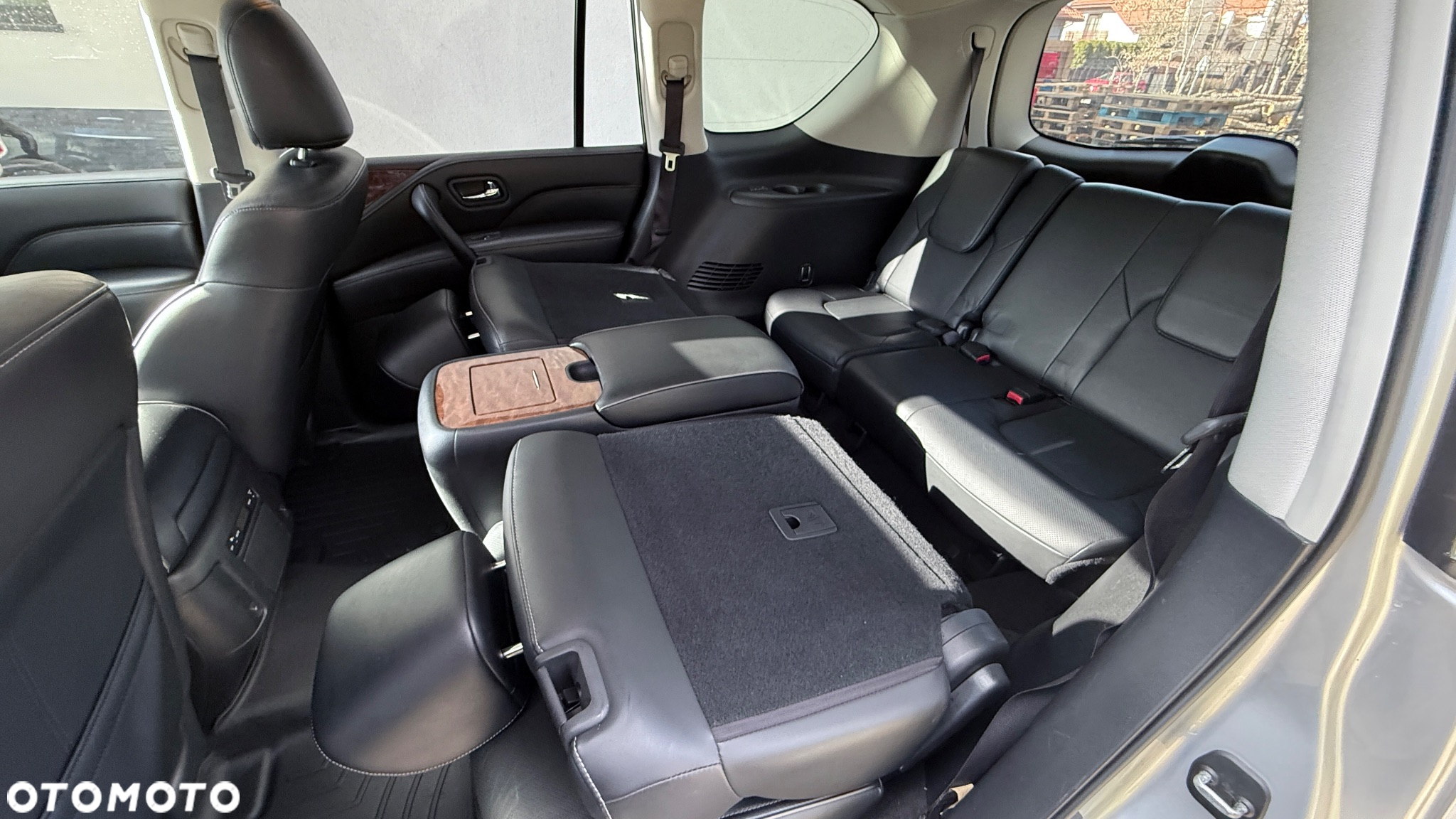 Infiniti QX80 - 13
