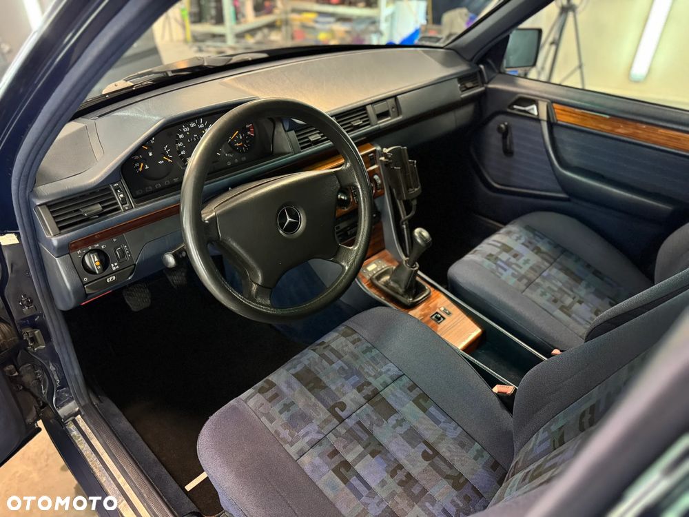 Mercedes-Benz W124 (1984-1993) - 26