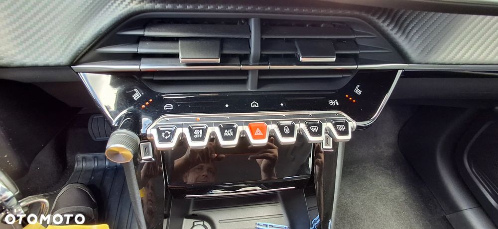 Peugeot 208 PureTech 100 EAT8 Allure - 11